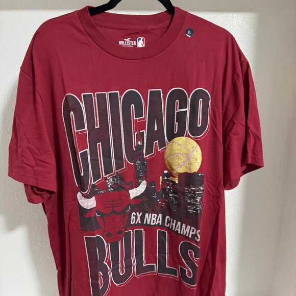 Hollister Relaxed Chicago Bulls Graphic Tee - Picture 1 of 3